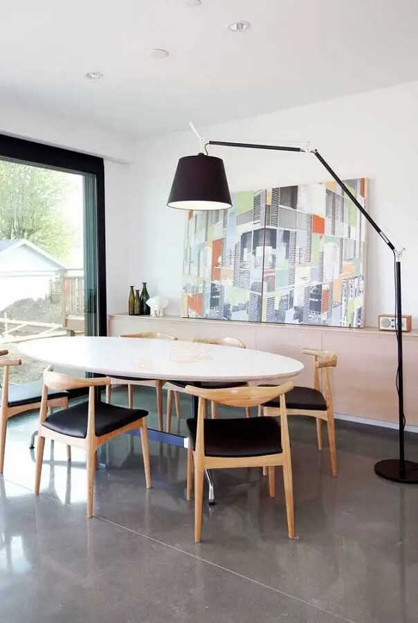 abajur de chão grande para decoração de sala de jantar com mesa oval Foto Pinterest