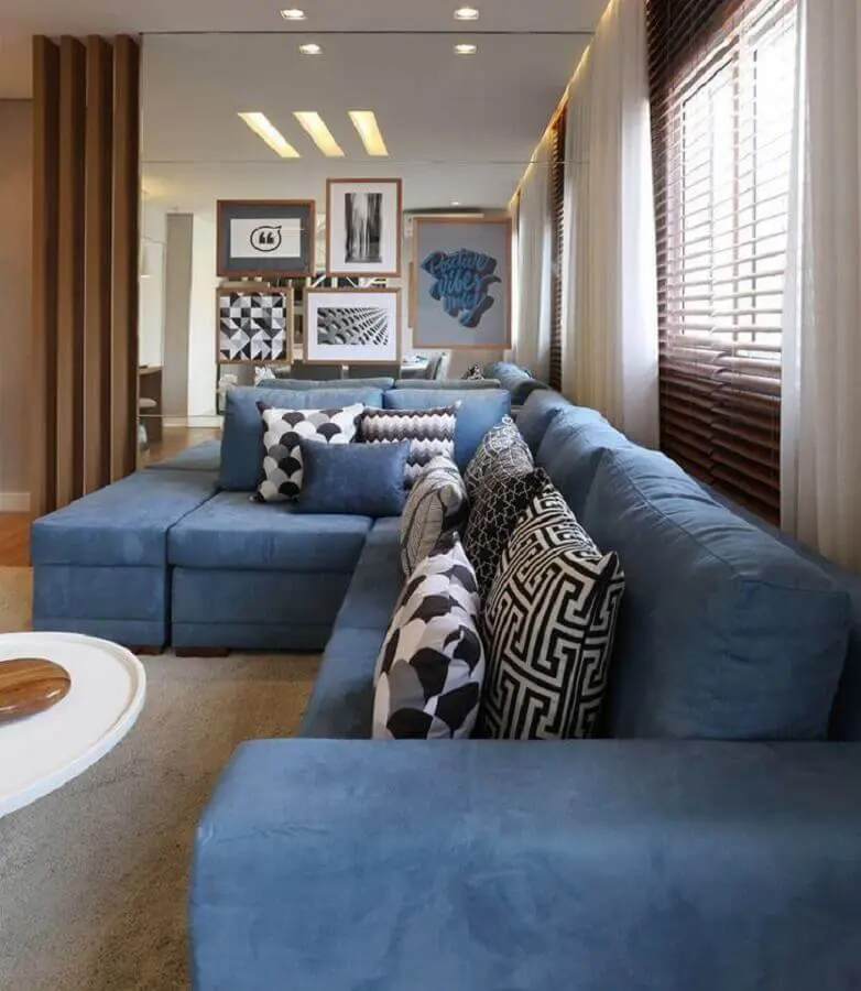 almofadas decorativas para sala com sofá azul de canto Foto Carolina Ouro
