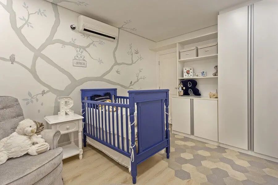 berço azul para decoração de quarto de bebê planejado simples Foto Alice Cobra Design e Arquitetura