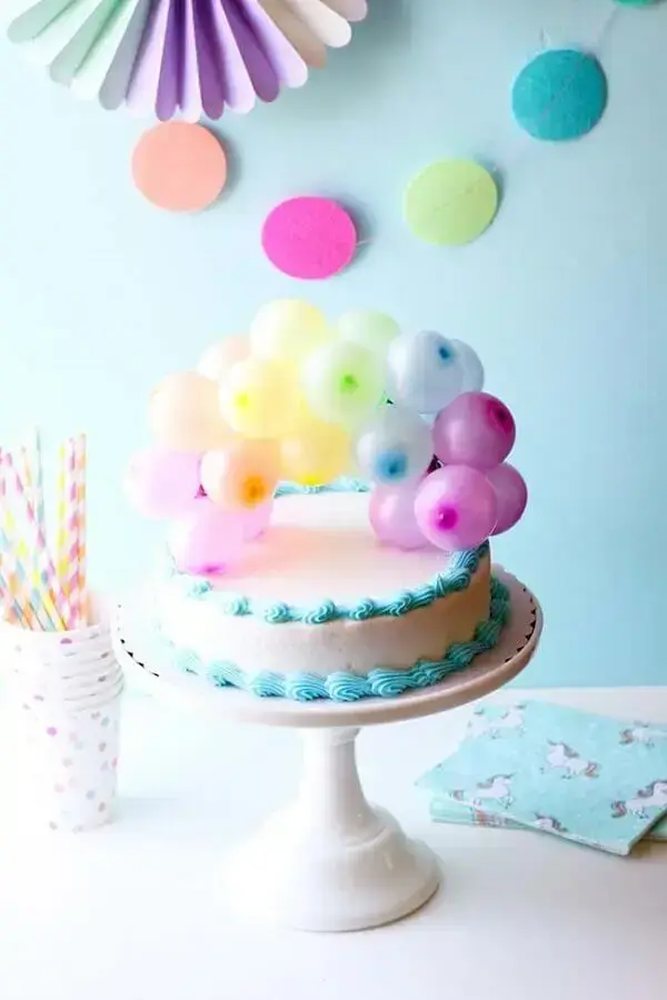 cake decorated with small colorful balloons for children's simple birthday party Photo My Little Party