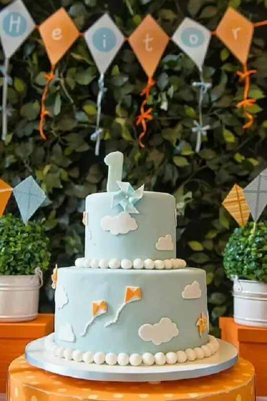 bolo decorado para temas de mesversário pipa e catavento Foto Pinterest