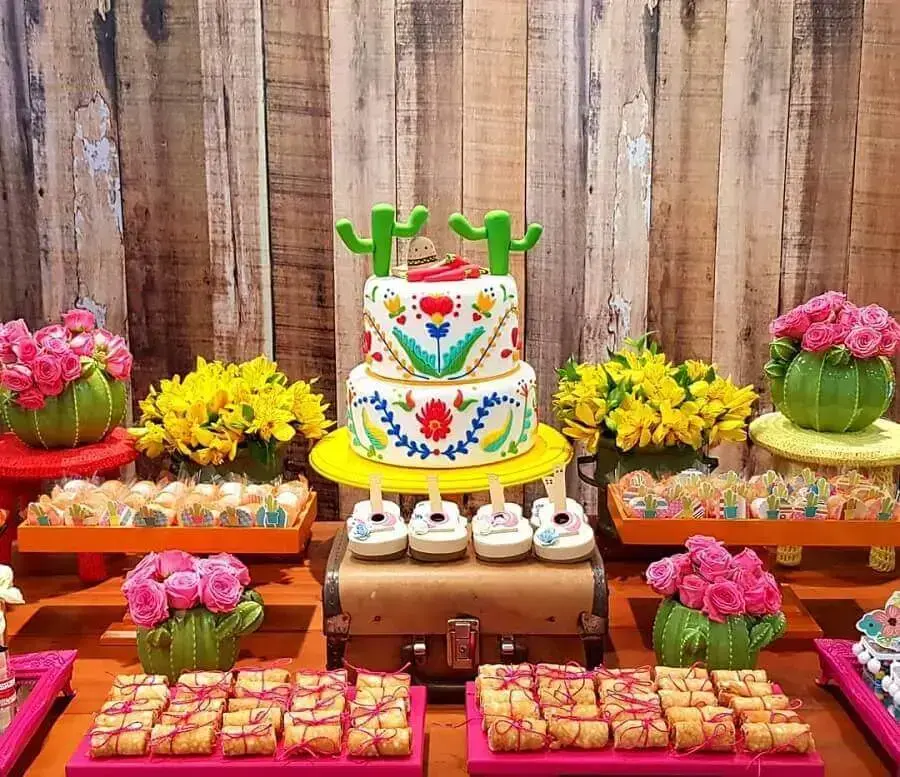 bolo festa mexicana lindo para decoração de mesa bem colorida Foto Na Vila Festas