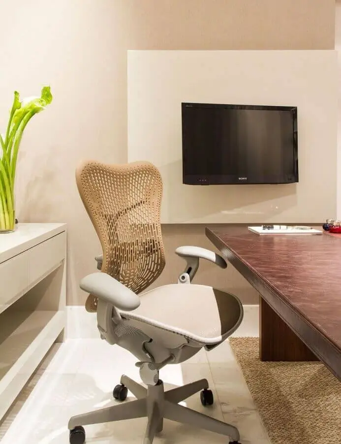 cadeira de escritório ergonômica moderna com encosto de tela Foto Webcomunica