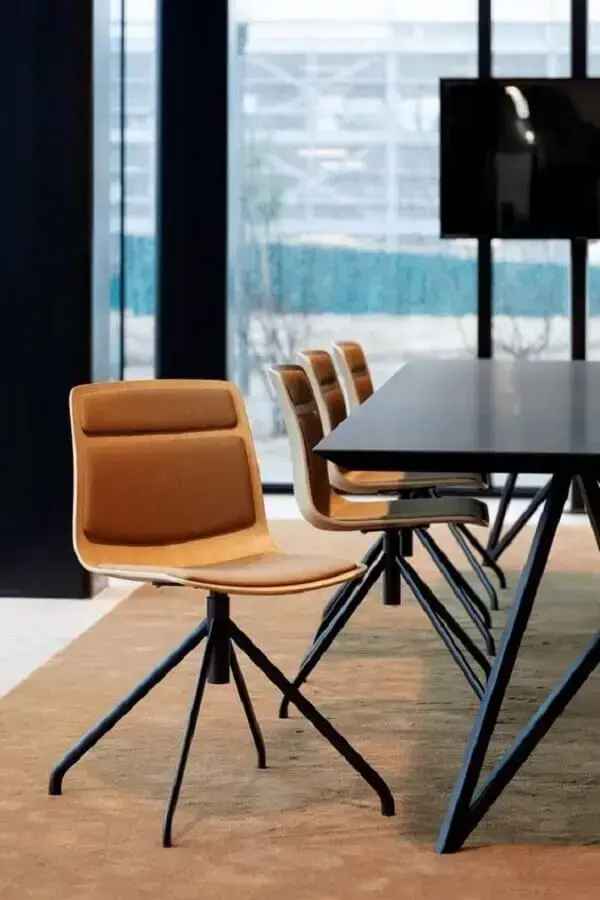 cadeira de escritório simples sem braço de couro marrom Foto Office Snapshots
