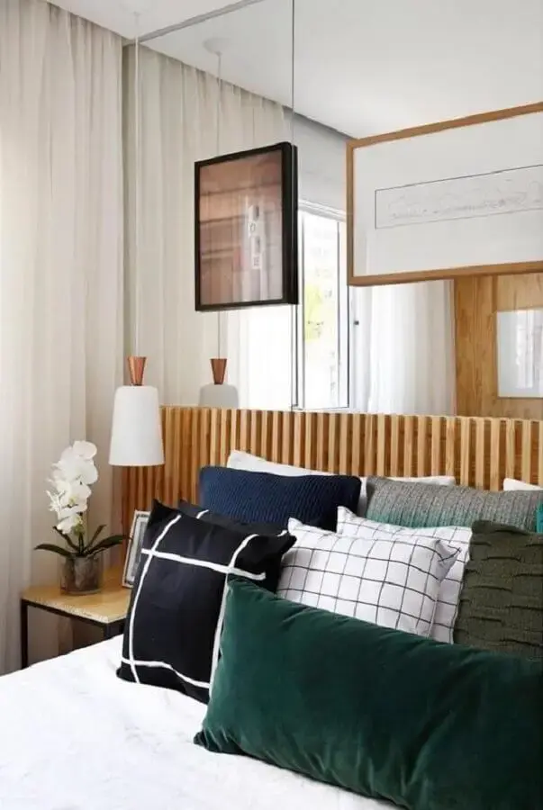 cama decorada com várias almofadas para quartos bonitos Foto Dicas de Mulher
