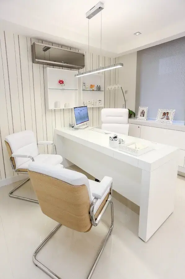 consultório clean decorado com cadeira de escritório fixa branca Foto Ideias Decor