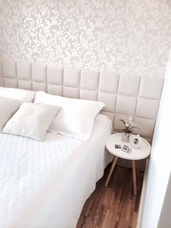 decoração clean para quarto branco com cabeceira estofada de casal Foto Pinterest