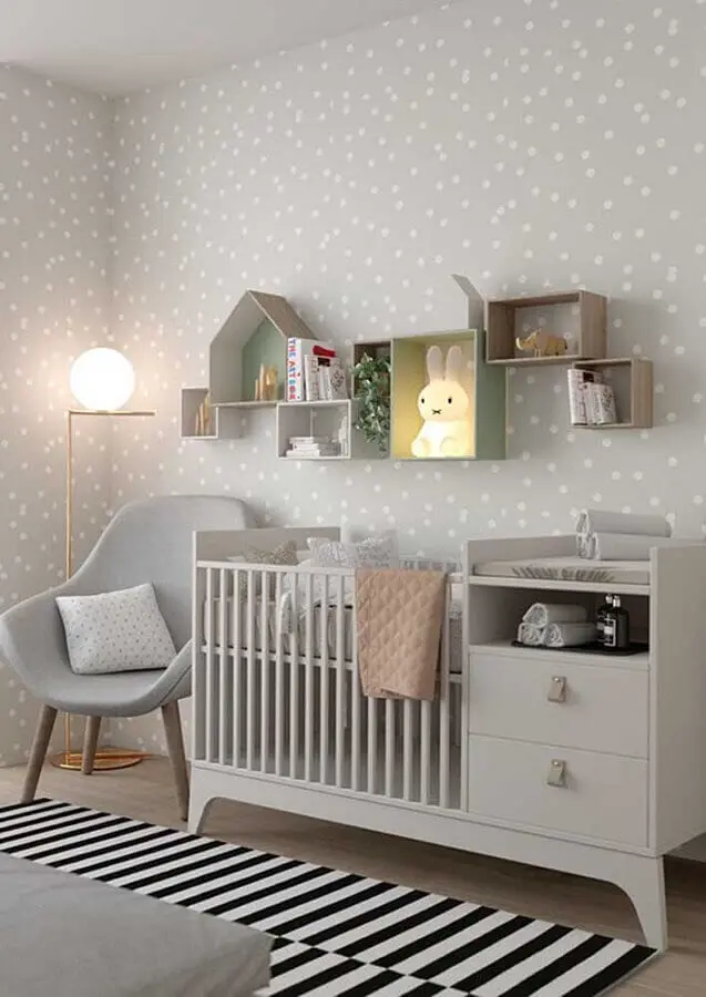 decoração clean para quarto de bebê simples e bonito com papel de parede de bolinhas Foto Pinterest