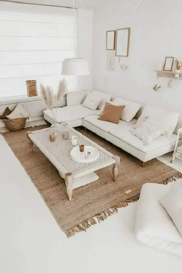 decoração clean para sala com sofá com chaise branco Foto MaraRamos Arquitetura e Design