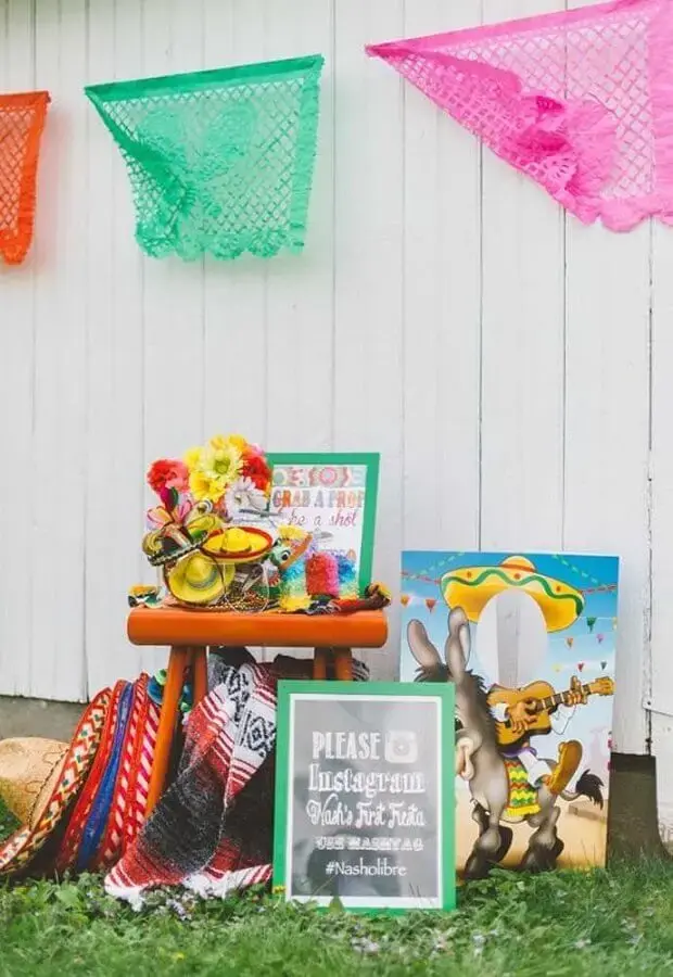 decoração colorida para festa mexicana ao ar livre Foto 100 Layer Cakelet
