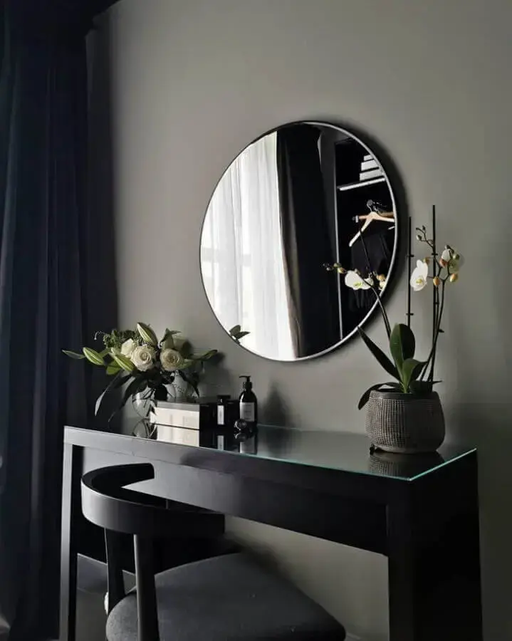 decoração com cinza chumbo parede com espelho redondo Foto Futurist Architecture