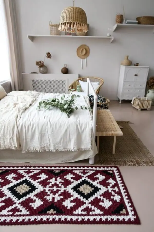 decoração com tapete de crochê para quarto de casal todo branco Foto BelkinHome