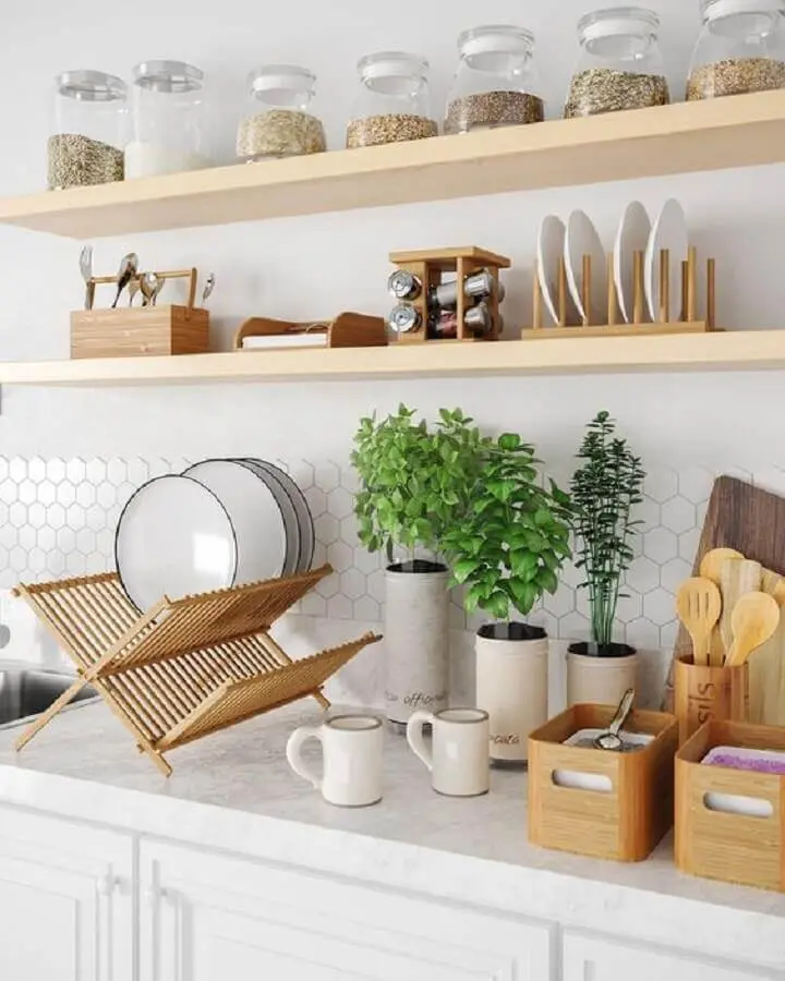 decoração de cozinha completa com prateleiras de madeira Foto Pinterest