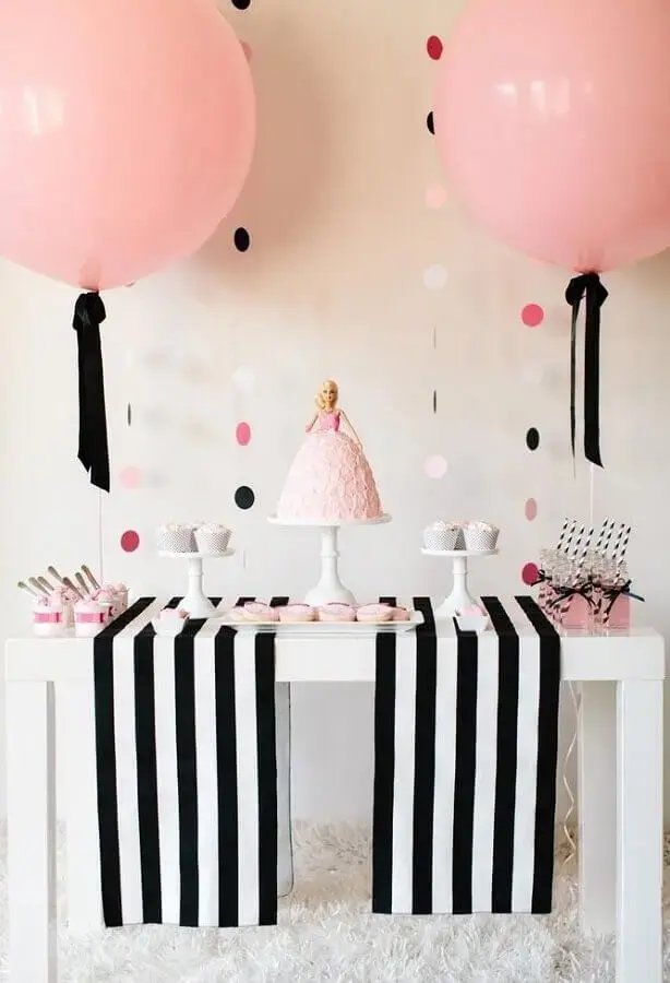 simple children's party decoration with theme Barbie Photo Pinterest