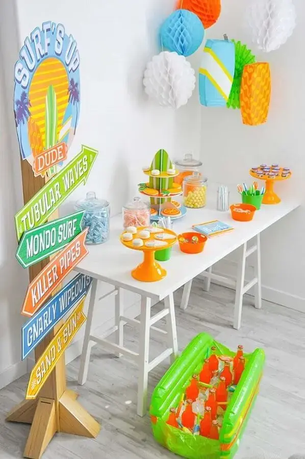 simple kids party decoration with surf theme Foto Pinterest