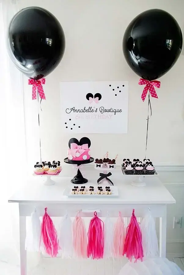 simple and inexpensive children's party decoration with Minnie Photo My Party theme