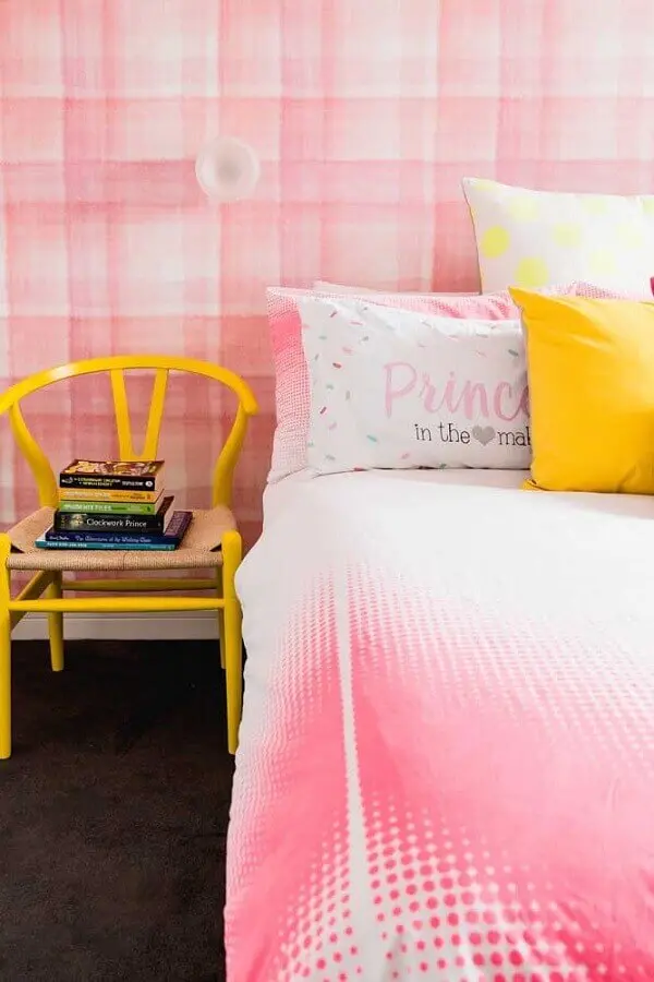 decoração de quarto de solteiro feminino rosa e amarelo Foto Archello