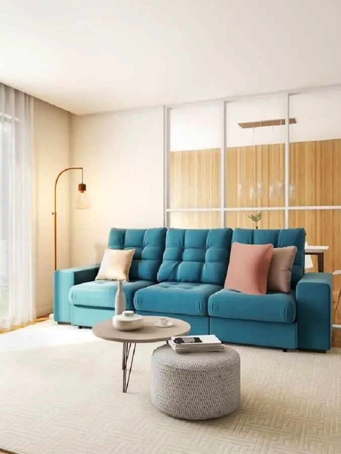 decoração minimalista para sala com sofá azul Foto Pinterest