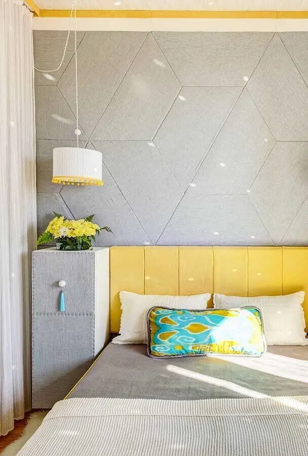 decoração moderna de quarto de solteiro feminino cinza e amarelo planejado Foto Pinterest