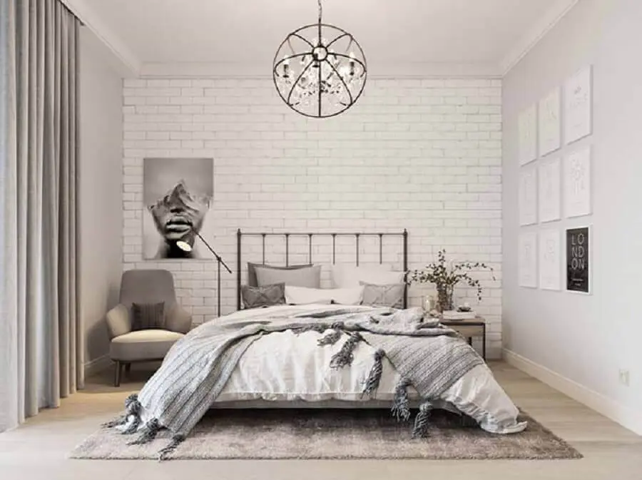 decoração para quarto branco com cabeceiras casal de ferro Foto Pinterest