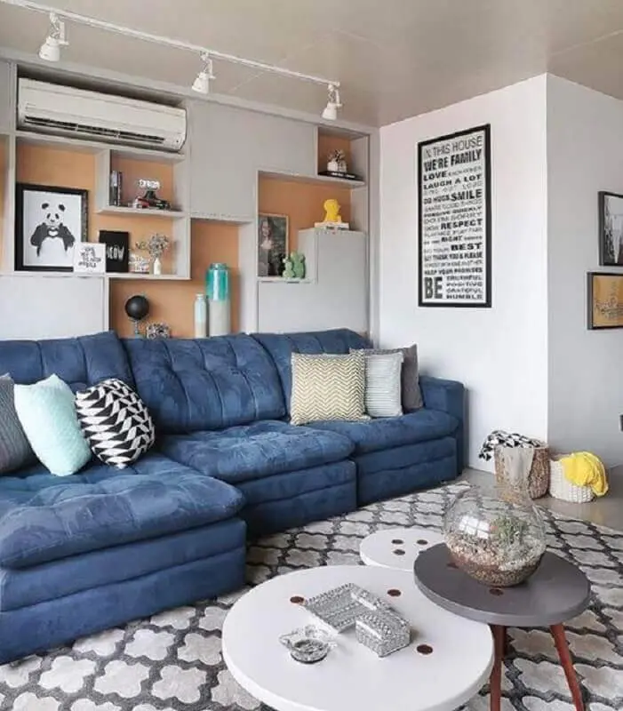 decoração para sala com sofá azul e nichos embutidos Foto Pinterest