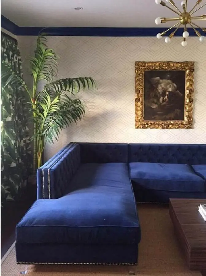 decoração sofisticada para sala com sofá azul marinho Foto Pinterest