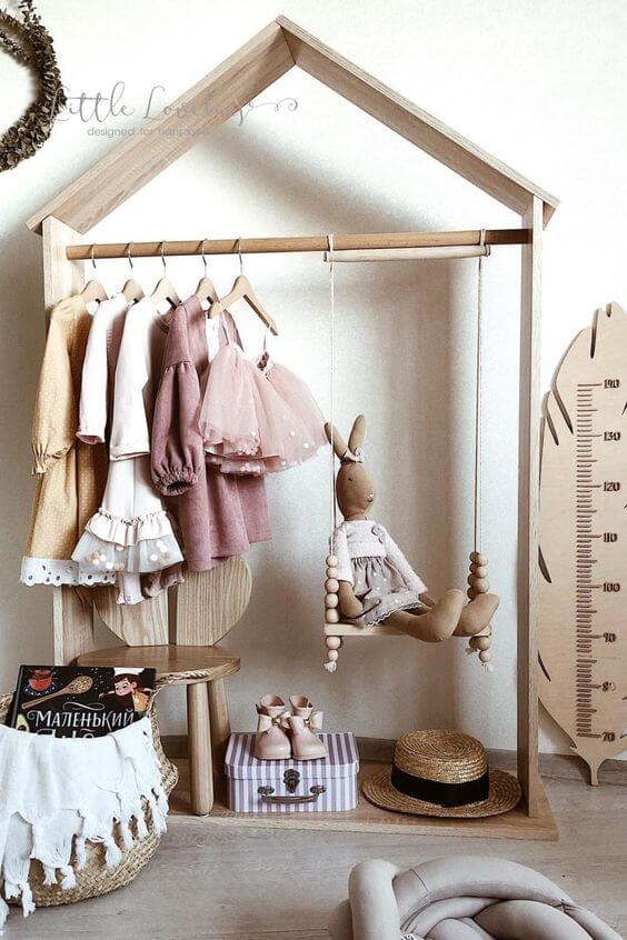 Guarda roupa infantil de madeira 