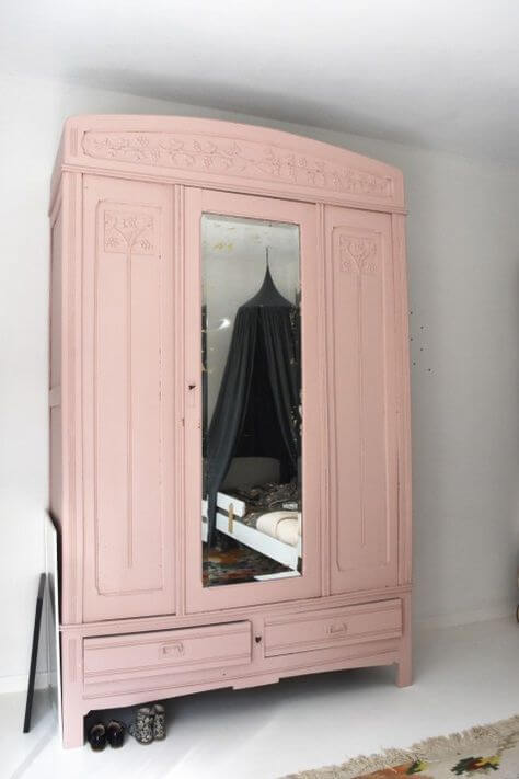 Guarda roupa infantil rosa com espelho