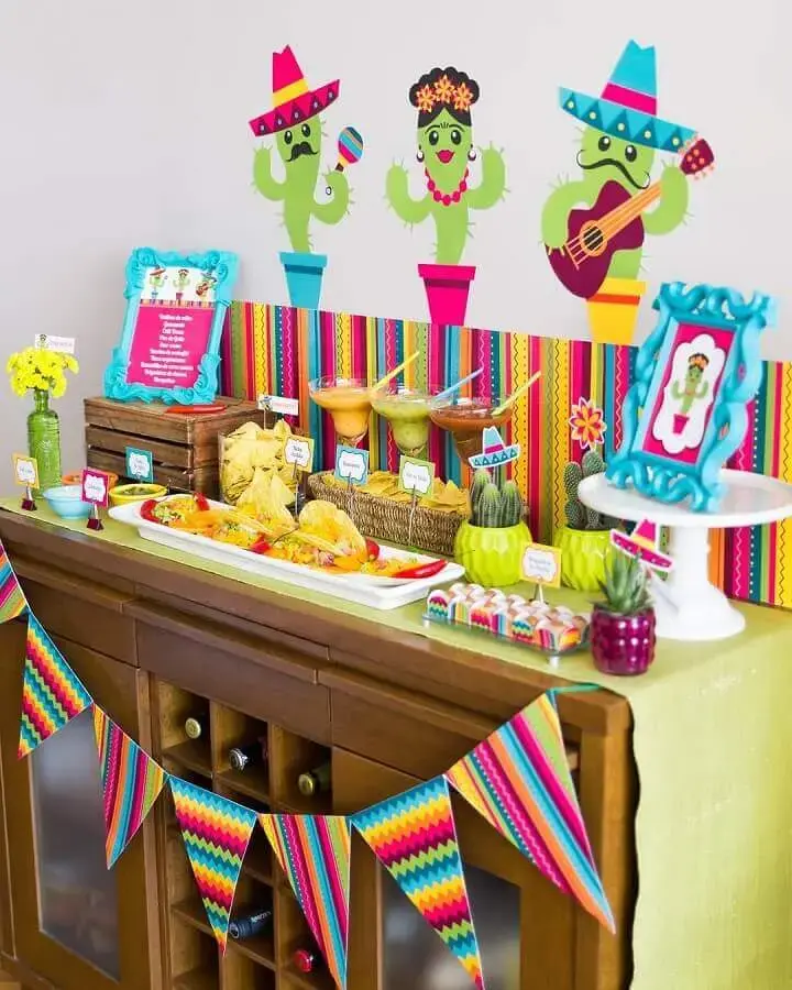 mesa de salgados para festa mexicana colorida Foto Coisas da Bonfá