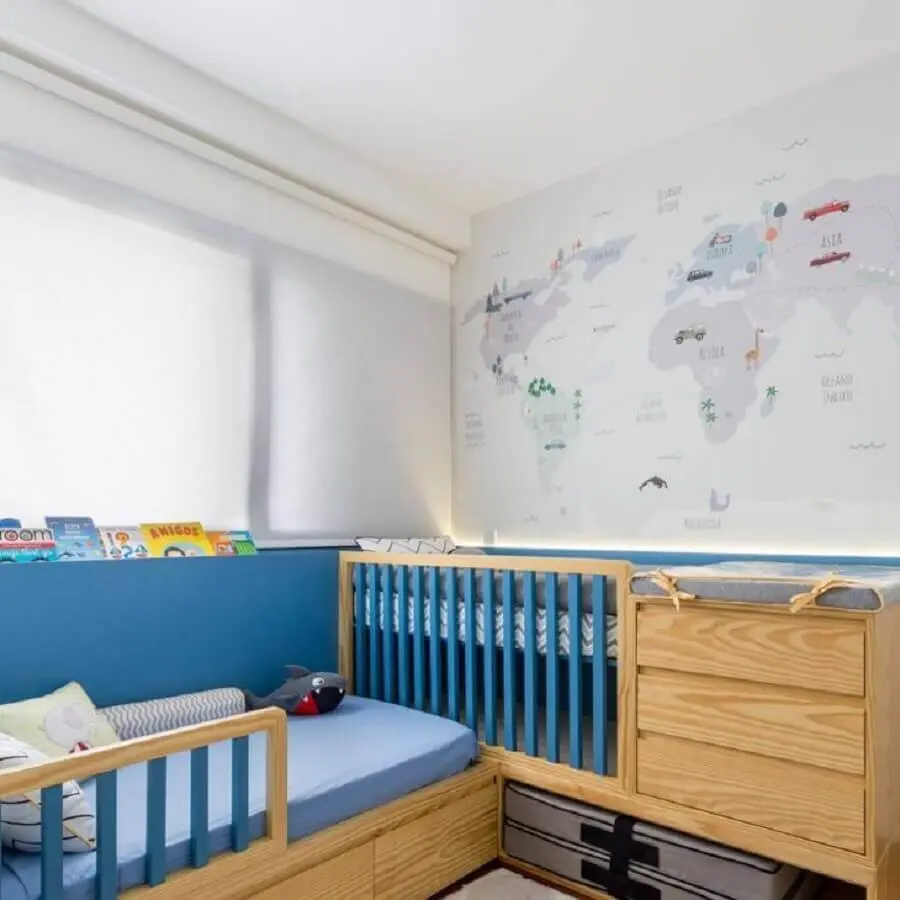 móveis planejados para quarto de bebê com mapa na parede Foto Pinterest