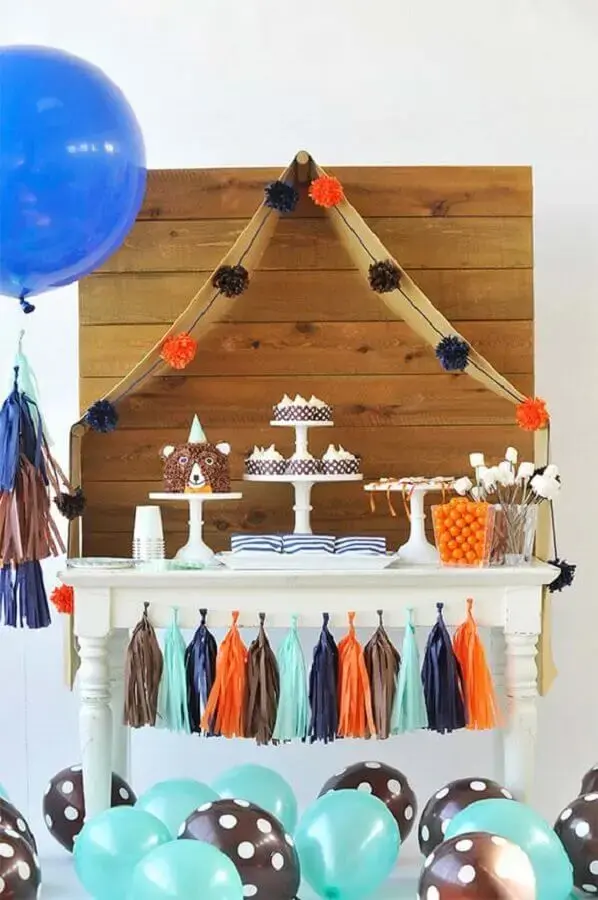 wooden panel for decoration simple beautiful children's party Photo 100 Layer Cakelet