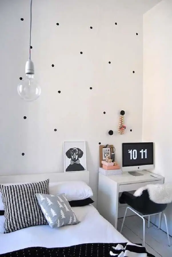 papel de parede de bolinhas para decoração de quarto de solteiro feminino branco e preto Foto We Heart It