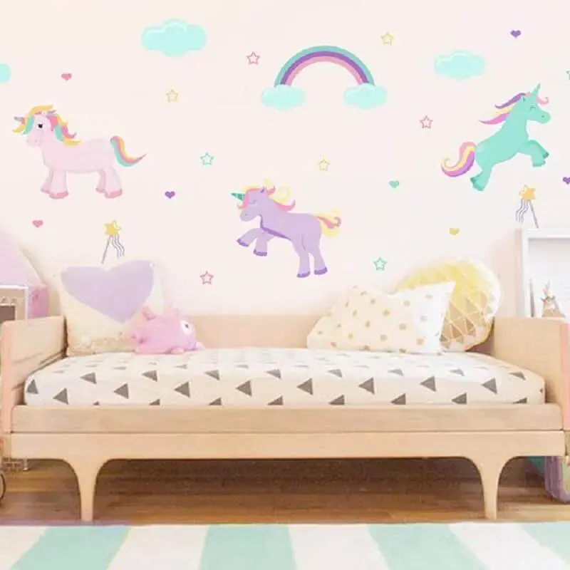 papel de parede para quarto de menina unicórnio com cama de madeira Foto Pinterest
