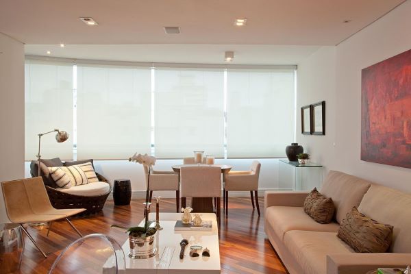Sala moderna com persianas