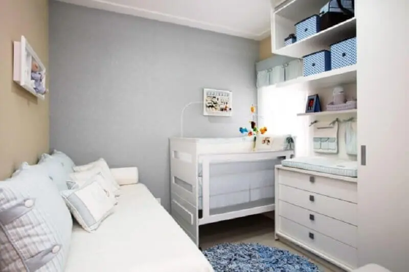 quarto de bebê planejado para apartamento com decoração neutra Foto Reforma e Decor