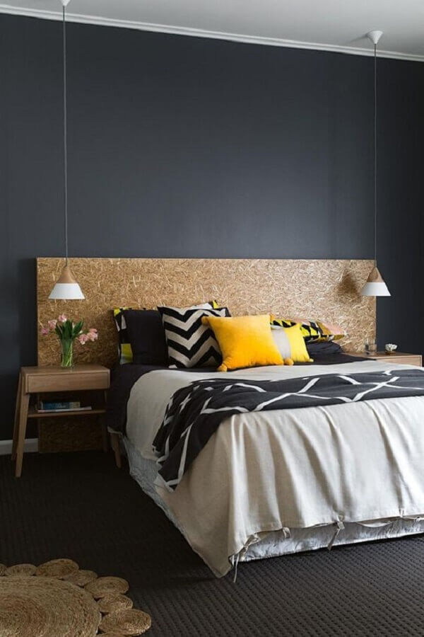 quarto preto decorado com cabeceira casal madeira Foto Pinterest