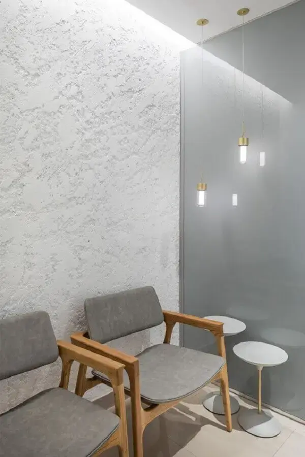 recepção decorada com cadeira de escritório de madeira com design moderno Foto Pinterest