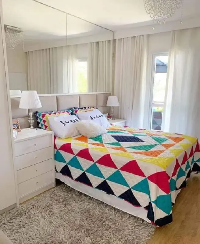 roupa de cama colorida para decoração de quarto de casal simples e bonito Foto Pinterest