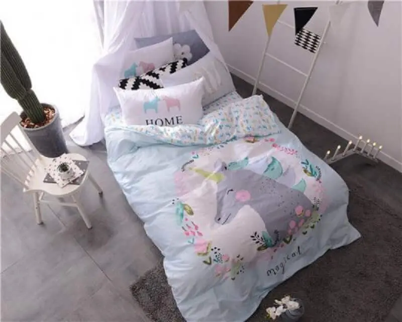 roupa de cama para decoração de quarto de unicórnio clean Foto Webcomunica