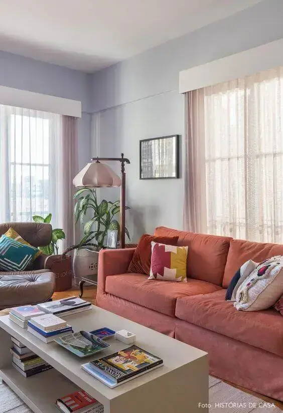 sala decorada com sofá colorido Foto Histórias de Casa