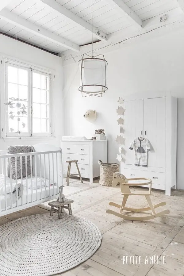 tapete de crochê redondo para quarto de bebê decorado todo branco Foto Pinterest