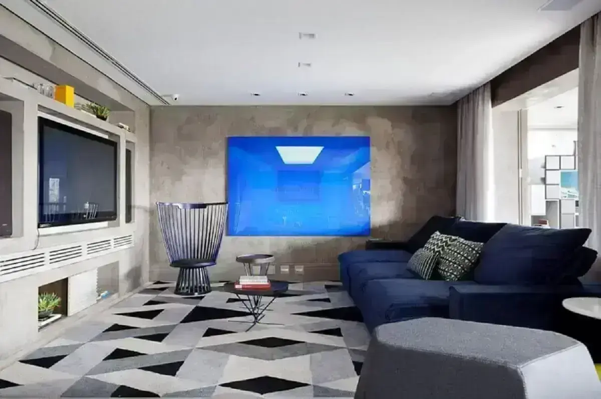 tapete geométrico para decoração de sala moderna com parede de cimento queimado Foto Suite Arquitetos
