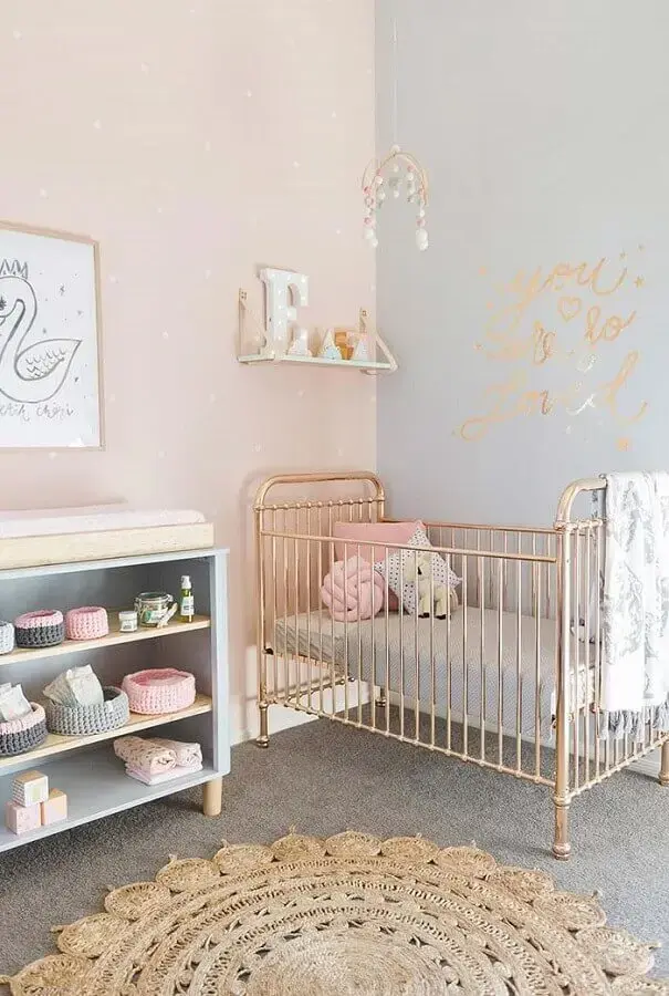 tons pastéis para decoração de quarto de bebê simples e bonito com berço de ferro Foto Ideias Decor