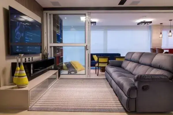 Traga muito mais conforto para a sala de Tv investindo em um sofá retrátil e reclinável