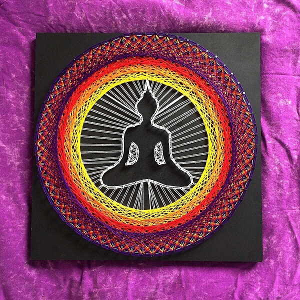 Buda e mandala fazem parte desse lindo quadro string art