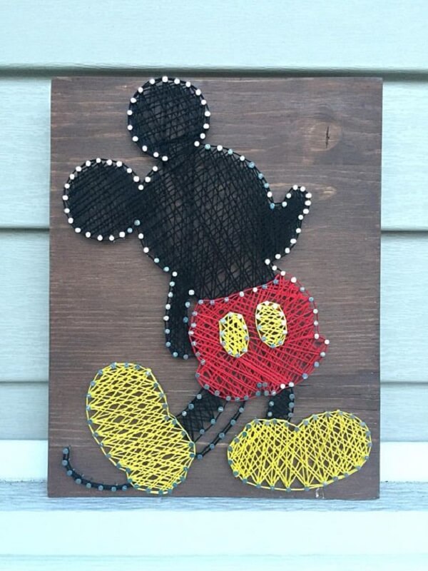 Decore o quarto infantil com quadro string art do Mickey