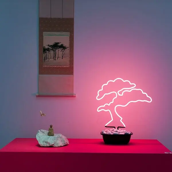 Modelo de luminária led neon com desenho de bonsai