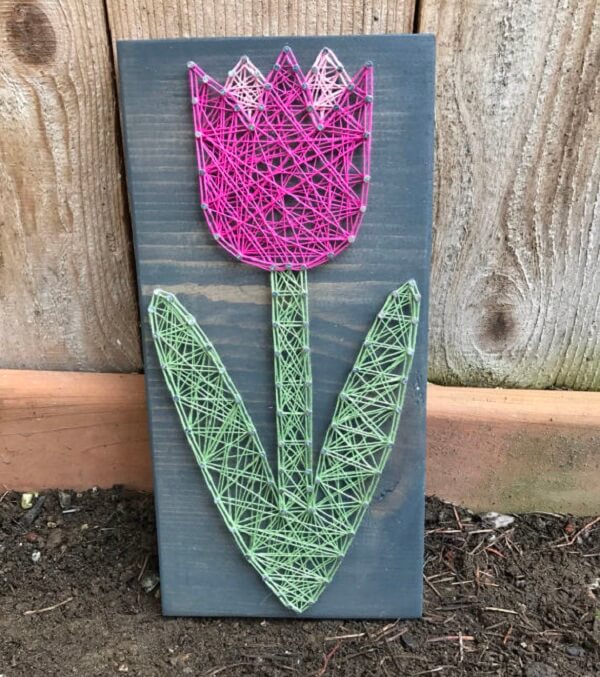 Molde string art com imagem de tulipa