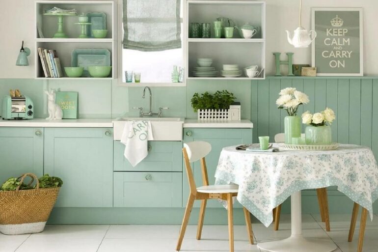 Projeto de cozinha com decoração verde menta. Fonte: Interior Booster ID