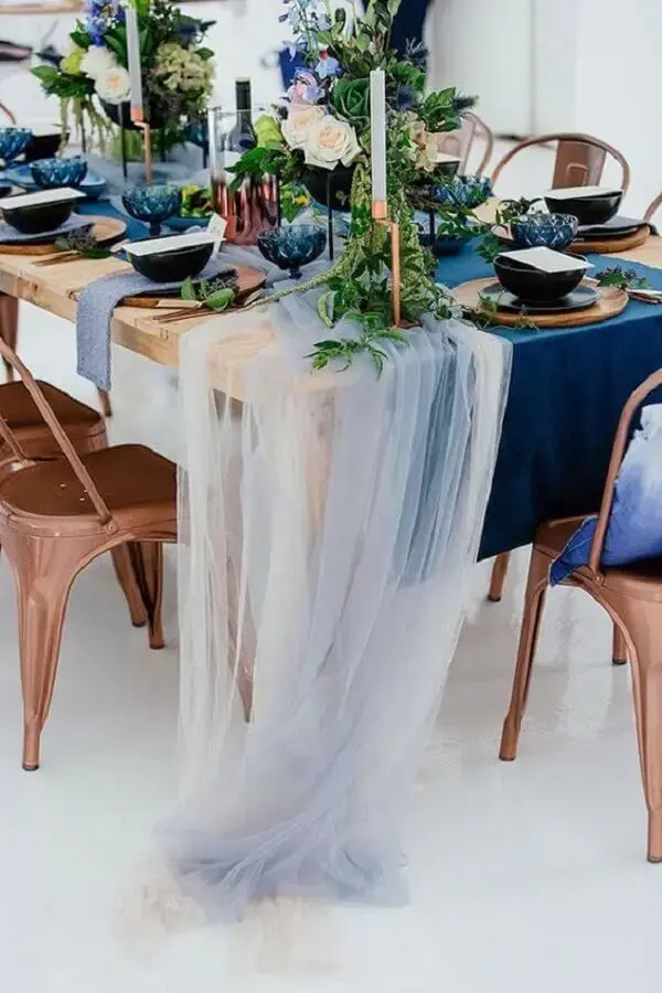 arranjos de flores e folhagens para decoração de casamento azul marinho Foto Pinterest